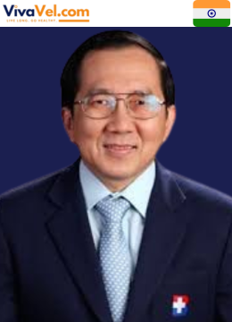 Dr. Chairoj Varongchayakul – senior urologist at Bangkok Hospital, specialist in prostate surgery, kidney stones and bladder tumor removal | VivaVel.com