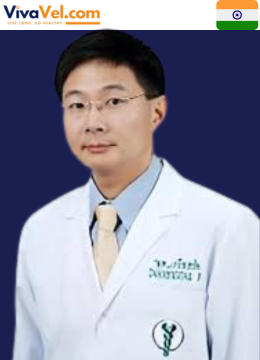 Dr. Kriengchai Prasongsukarn – senior cardiothoracic surgeon at Bumrungrad International Hospital, Bangkok