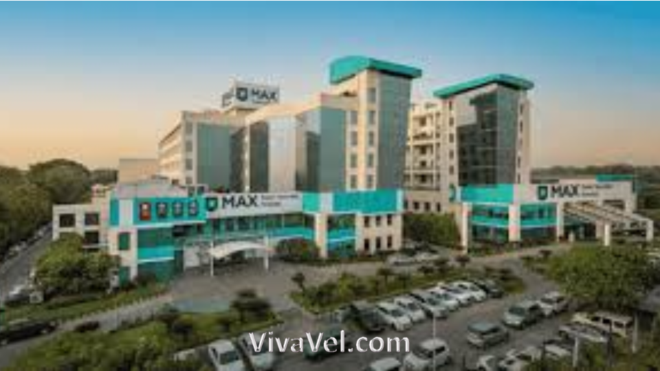 Comfortable recovery and global patient services zone at Max Super Speciality Hospital Saket | VivaVel Health | India