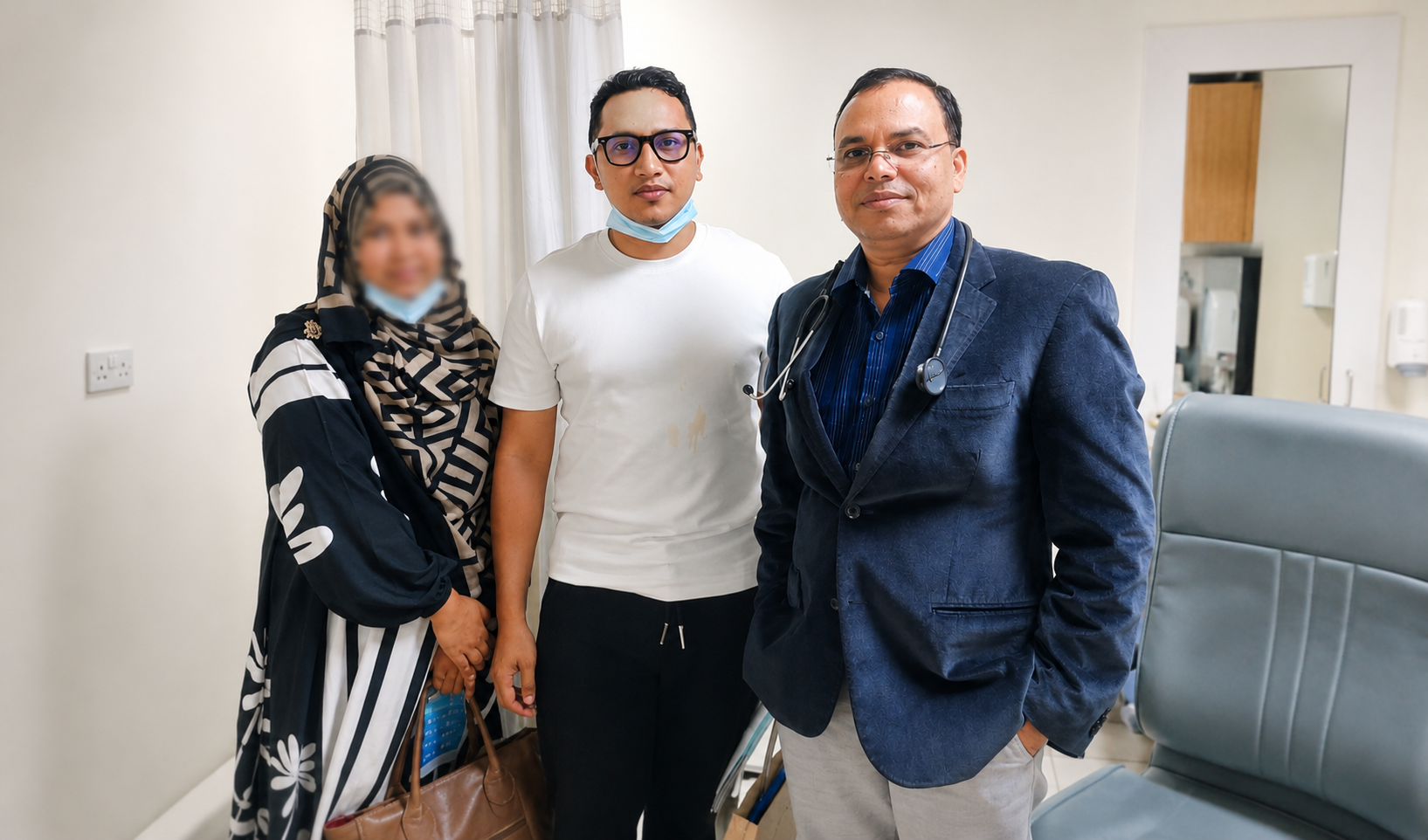 Bangladesh patient with Dr. Gopal Sharma after liver cancer was ruled out at MAX Vaishali Hospital