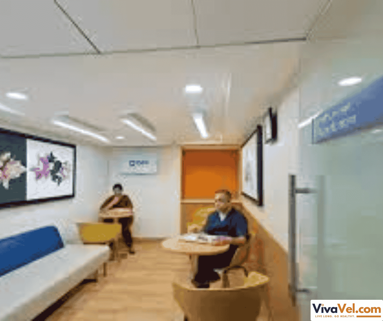 International-friendly service desk at Max Multi Speciality Centre, Noida – seamless care assistance from VivaVel.com